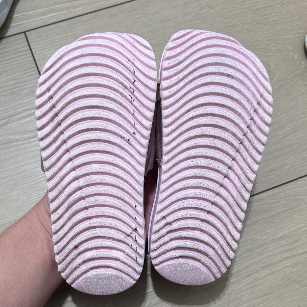 Girls Nike Pink Slide Sandals with Metallic Rose Strap - Picture 3 of 4
